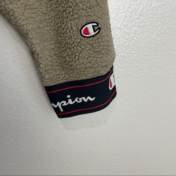 Champion Sherpa Style Pullover Jacket Size Medium - Picture 2 of 9